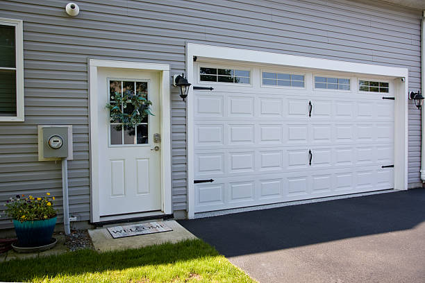 24/7 Emergency Garage Door Panel Replacement experts in Central City, NE